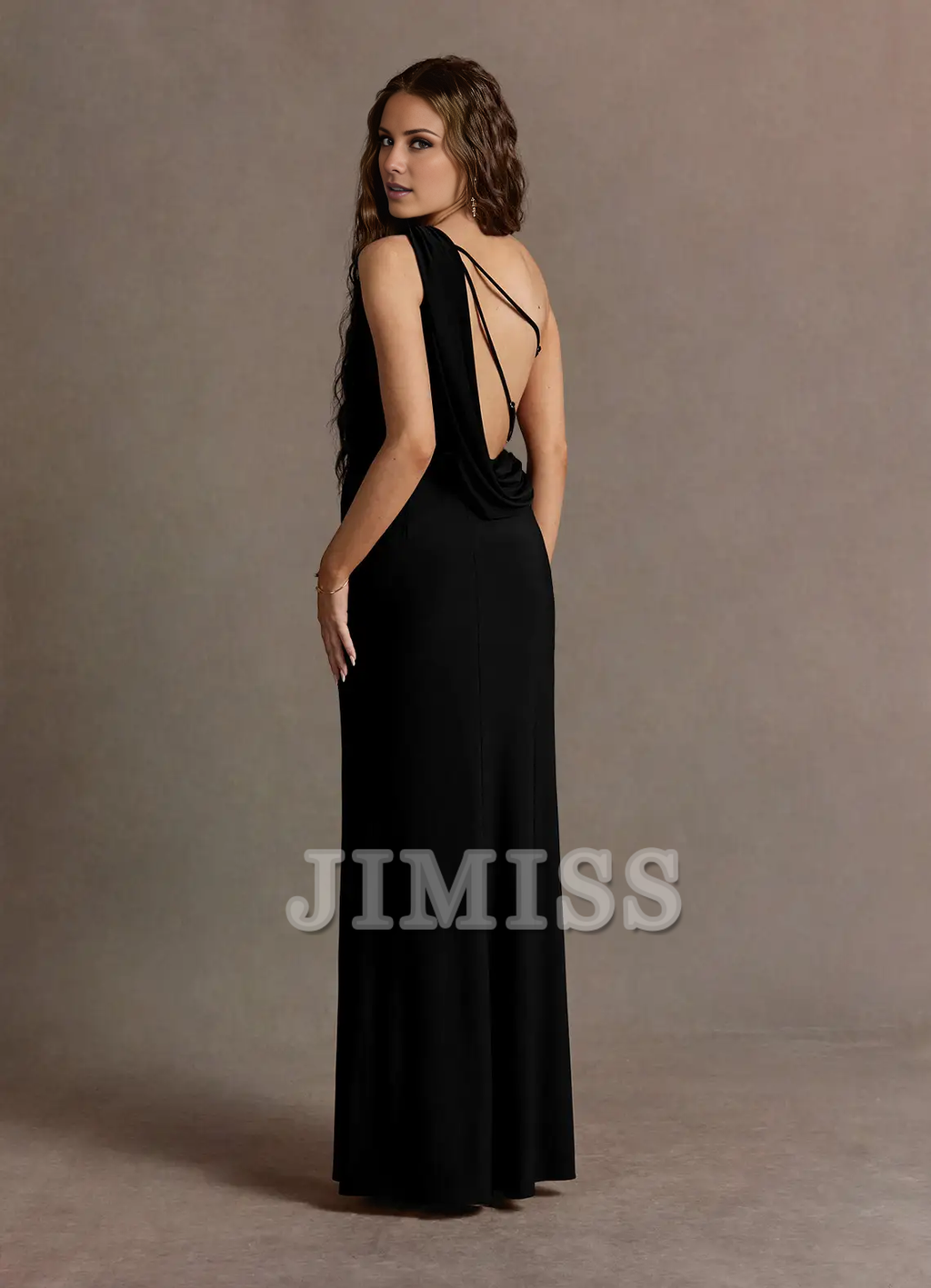 Vestido de noche de un solo hombro con tirantes finos, sin espalda y largo hasta el suelo
