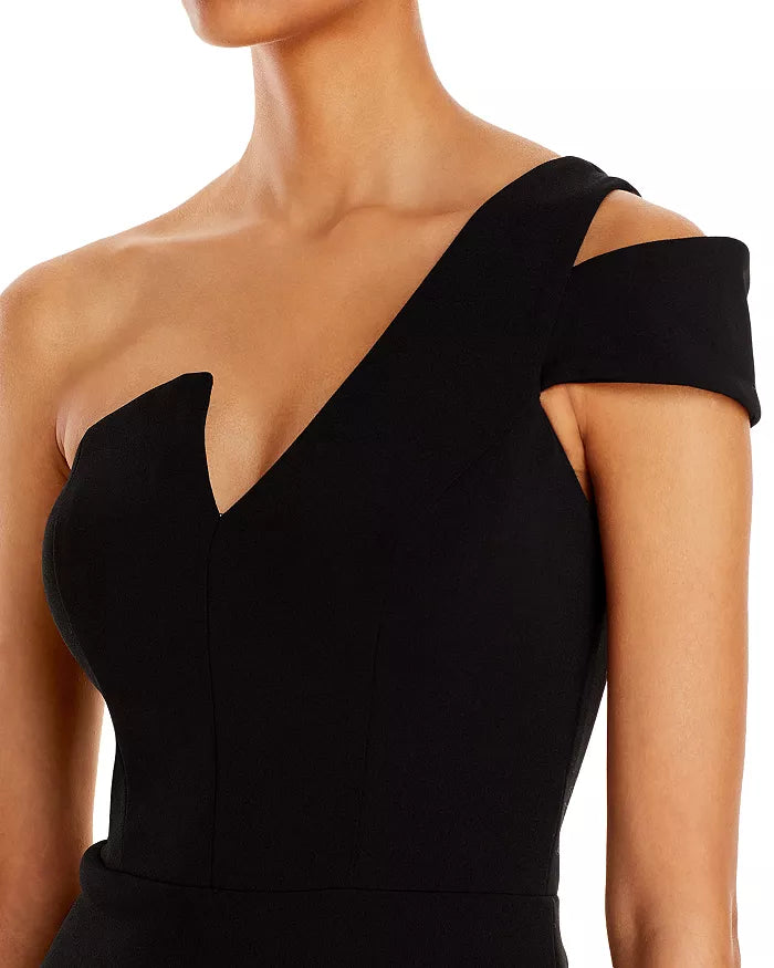 Elegante vestido de noche negro con hombros descubiertos y borde de hoja de loto hasta el suelo