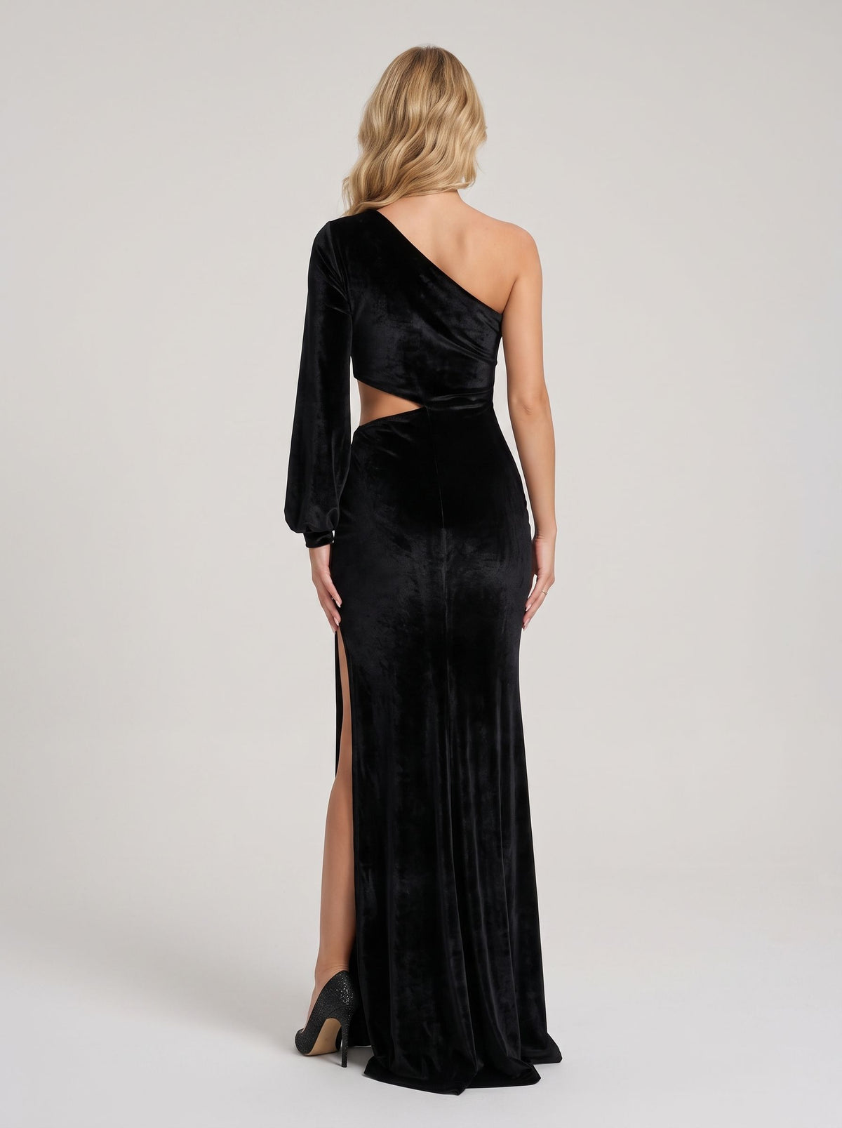 Vestido de noche largo de terciopelo negro con abertura y manga larga de un solo hombro