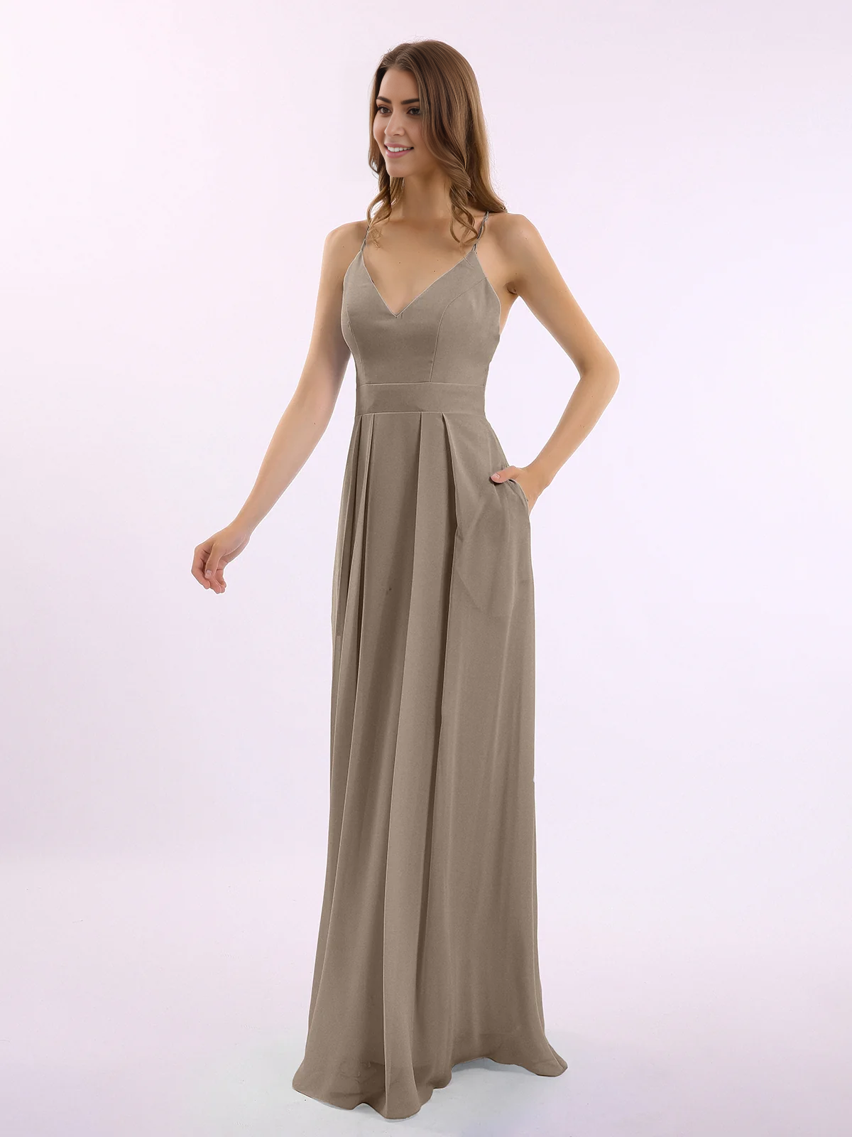 Vestido de gasa con escote en V y hombros finos