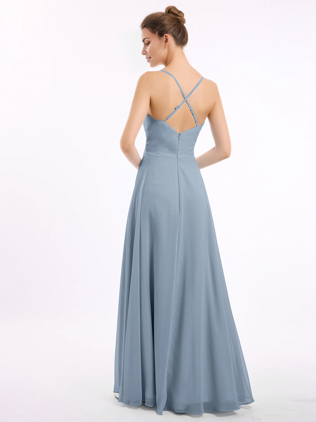 Vestido de gasa con escote en V y tirantes finos