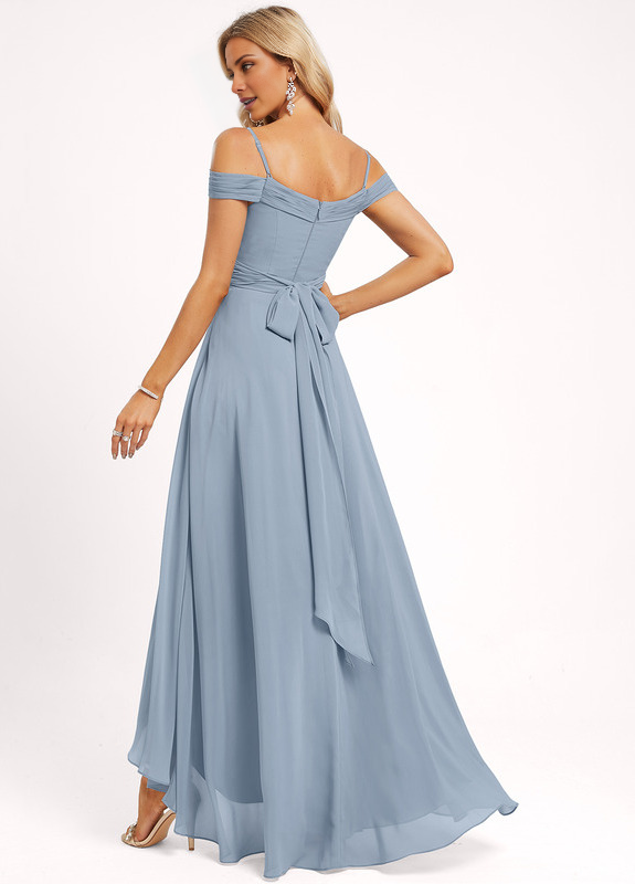 Abito da damigella d'onore in chiffon asimmetrico con spalle scoperte e linea ad A