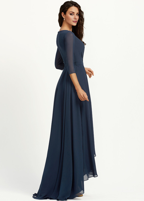 Vestido de dama de honor de gasa plisada asimétrica con escote en V y corte A