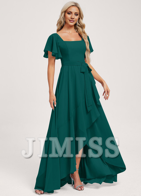 Vestido de dama de honor asimétrico de gasa con corte A y corte cuadrado