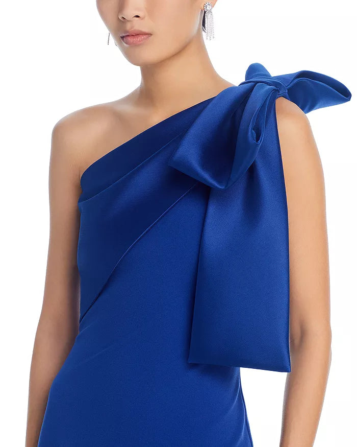 Vestido de noche de satén con un solo hombro, sin mangas, con lazo y largo hasta el suelo