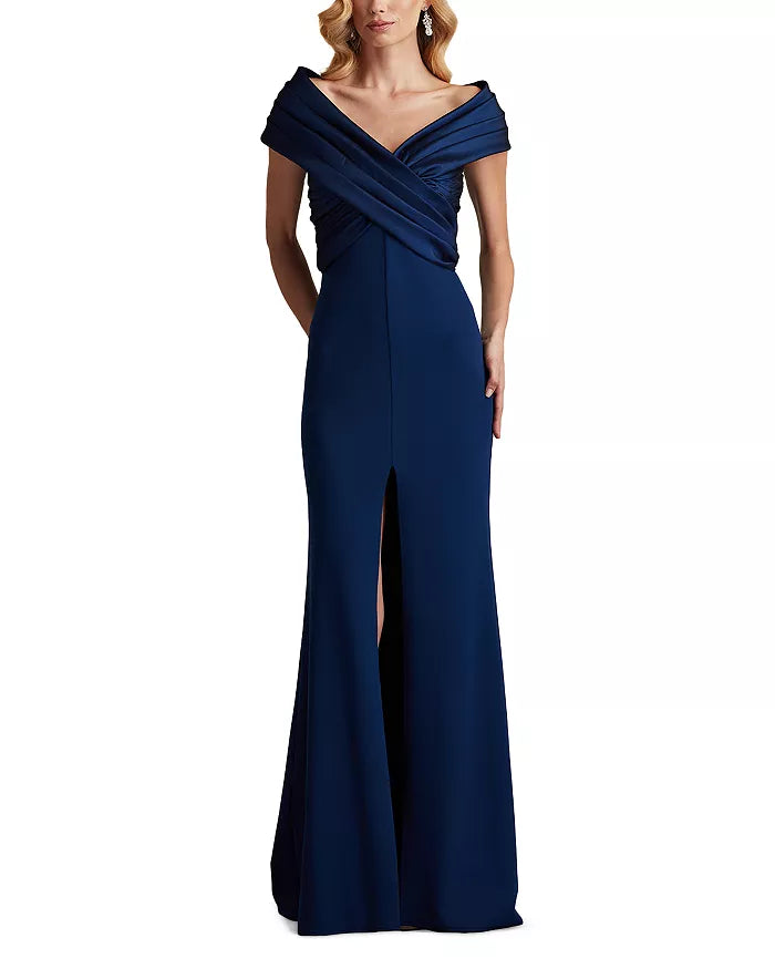 Abiti da sera con corsetto stretto plissettato, spalle scoperte e lunghezza al pavimento