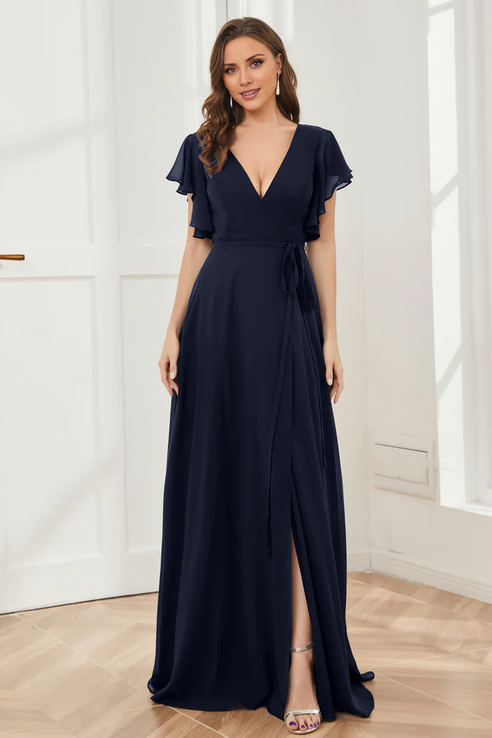 Vestido de dama de honor de gasa con escote en V, mangas con volantes, abertura y largo hasta el suelo