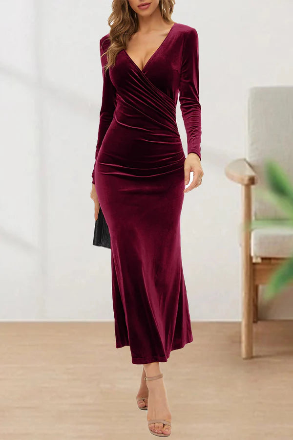 Dulce y elegante vestido de noche liso con escote en V.