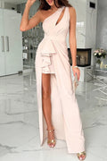 Elegante vestido de noche plisado de color sólido con cuello diagonal