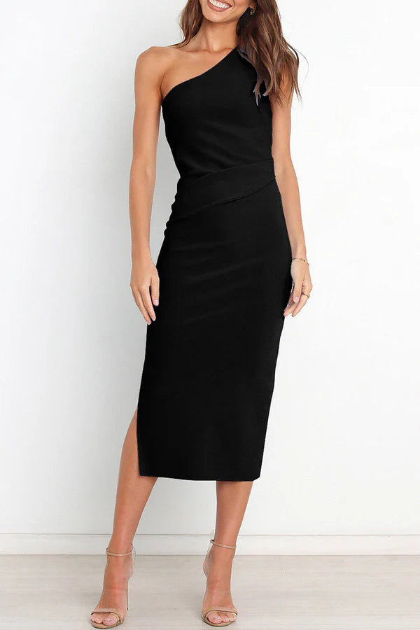 Vestido de noche sexy y minimalista de corte A con cuello diagonal plisado en color sólido