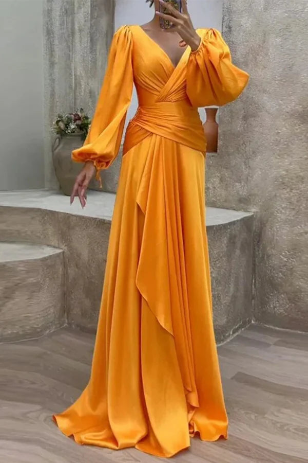 Elegante vestido de noche con escote en V y tirantes cruzados en color liso