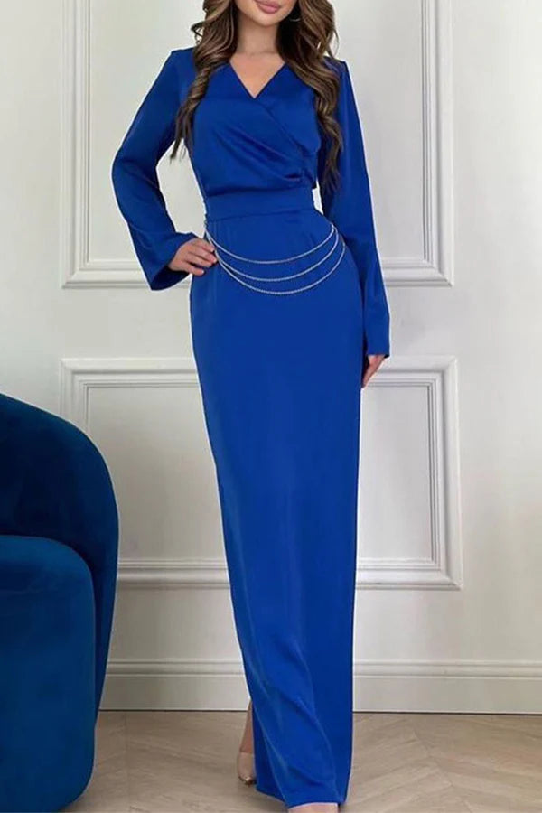 Elegantes accesorios de metal sólido con escote en V decorativo, vestido de un solo paso para vestirse de noche.