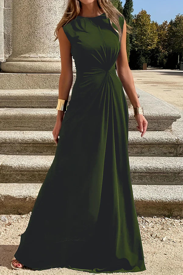 Vestido de noche elegante y minimalista con escote redondo y diseño plegable en color sólido.