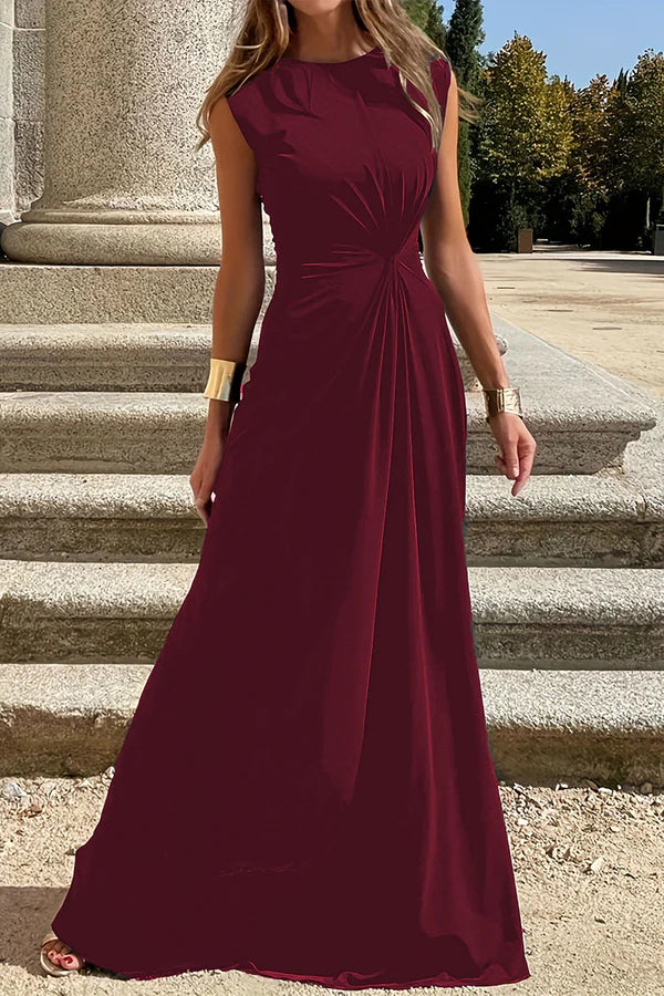 Vestido de noche elegante y minimalista con escote redondo y diseño plegable en color sólido.