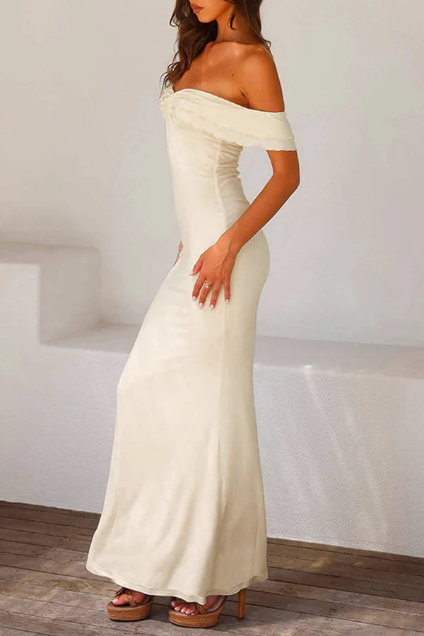 Vestido de noche sexy de un solo paso con hombros descubiertos y borde delgado plisado de color sólido