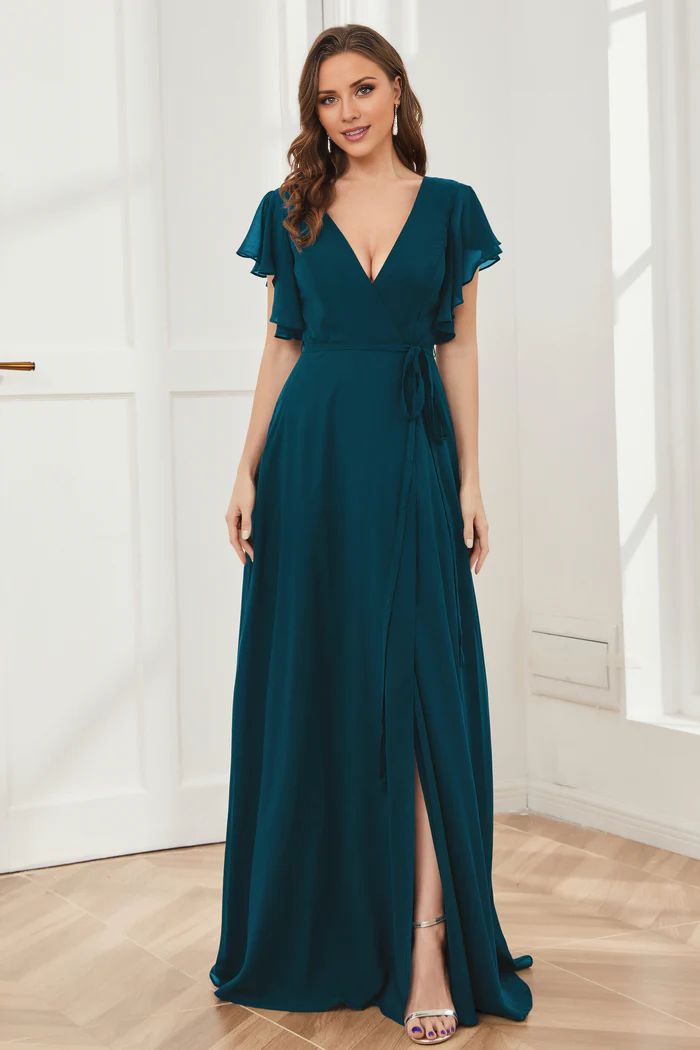 Vestido de dama de honor de gasa con escote en V, mangas con volantes, abertura y largo hasta el suelo