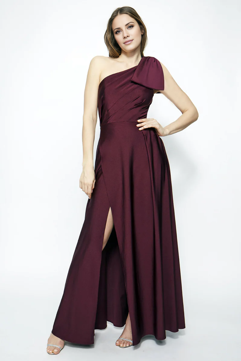 Vestido de fiesta Jimiss con cuello asimétrico, hombros descubiertos, sin mangas, espalda descubierta, abertura lateral y largo hasta el suelo