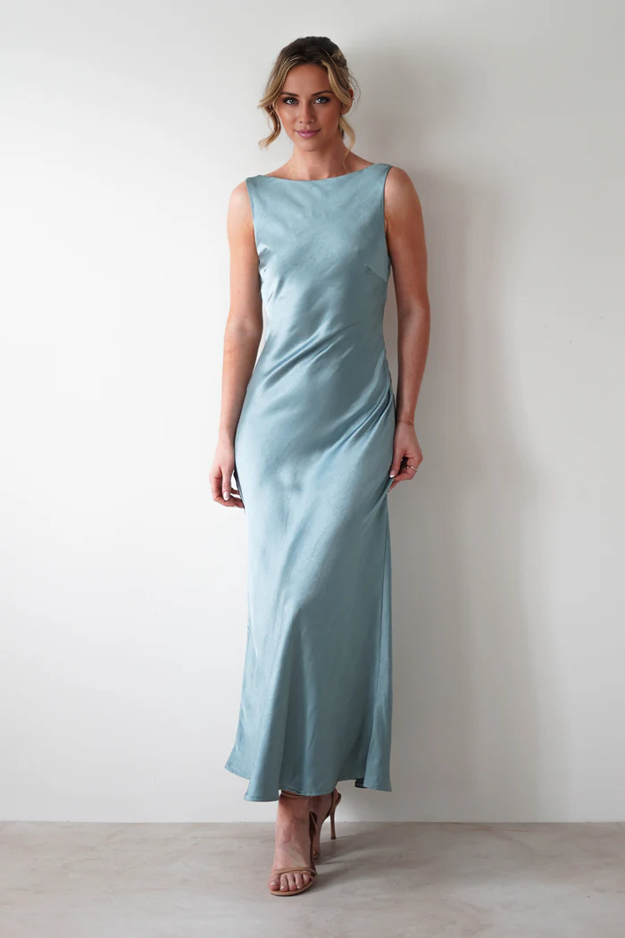 Vestido de fiesta largo de satén con escote barco, espalda descubierta y tirantes - Vestido Jimiss 