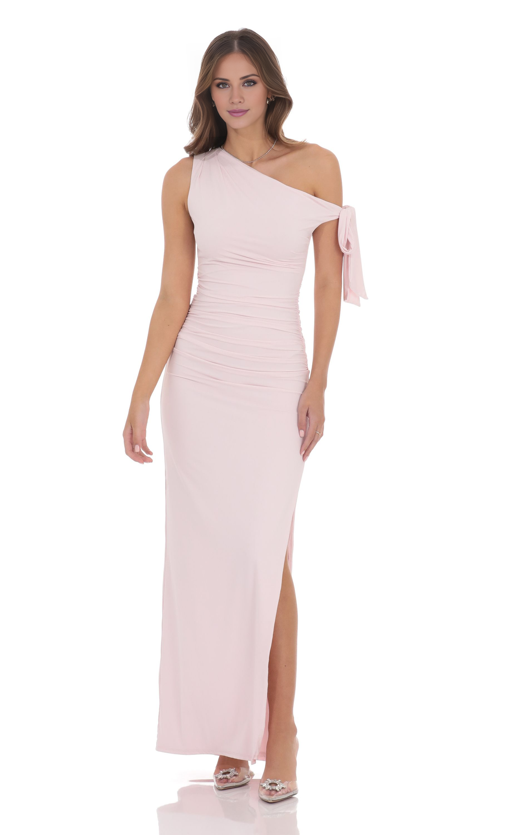 Vestido de fiesta largo hasta el suelo, sin mangas, con cuello asimétrico, hombros descubiertos, espalda descubierta, abertura lateral