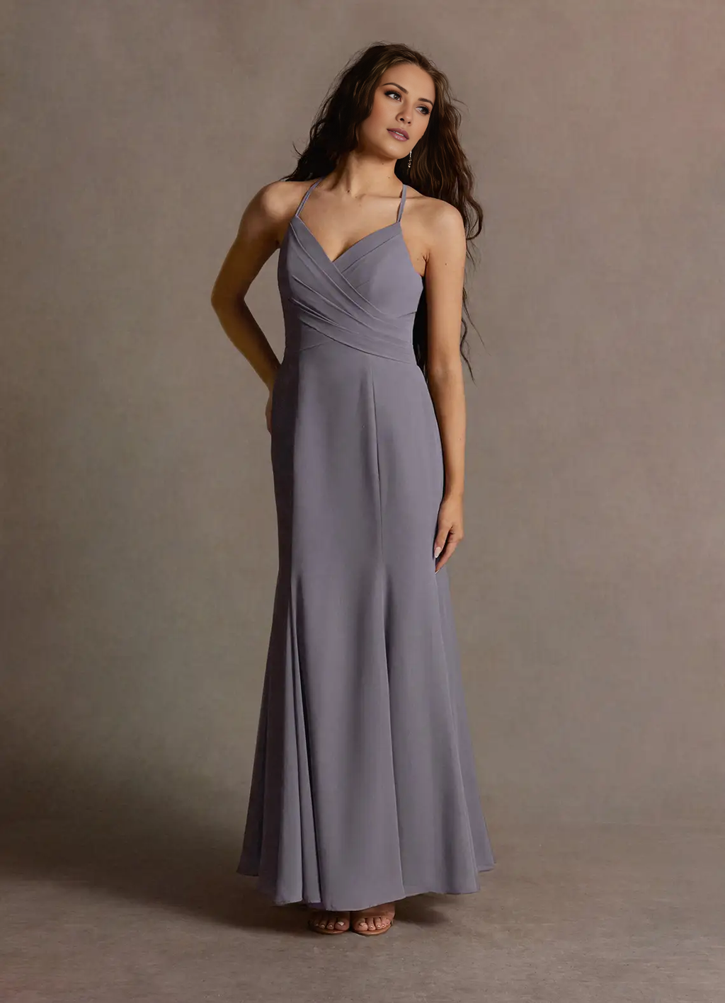 Abito da sera lungo in chiffon con scollo a V e spalle scoperte