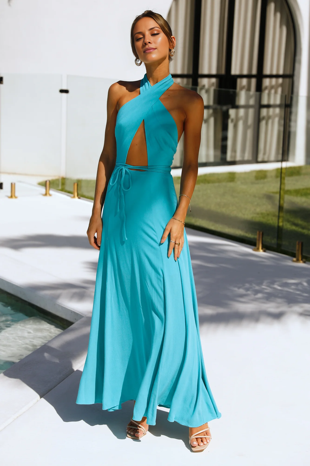 Vestido de fiesta largo sin mangas con escote halter y espalda descubierta de Jimiss