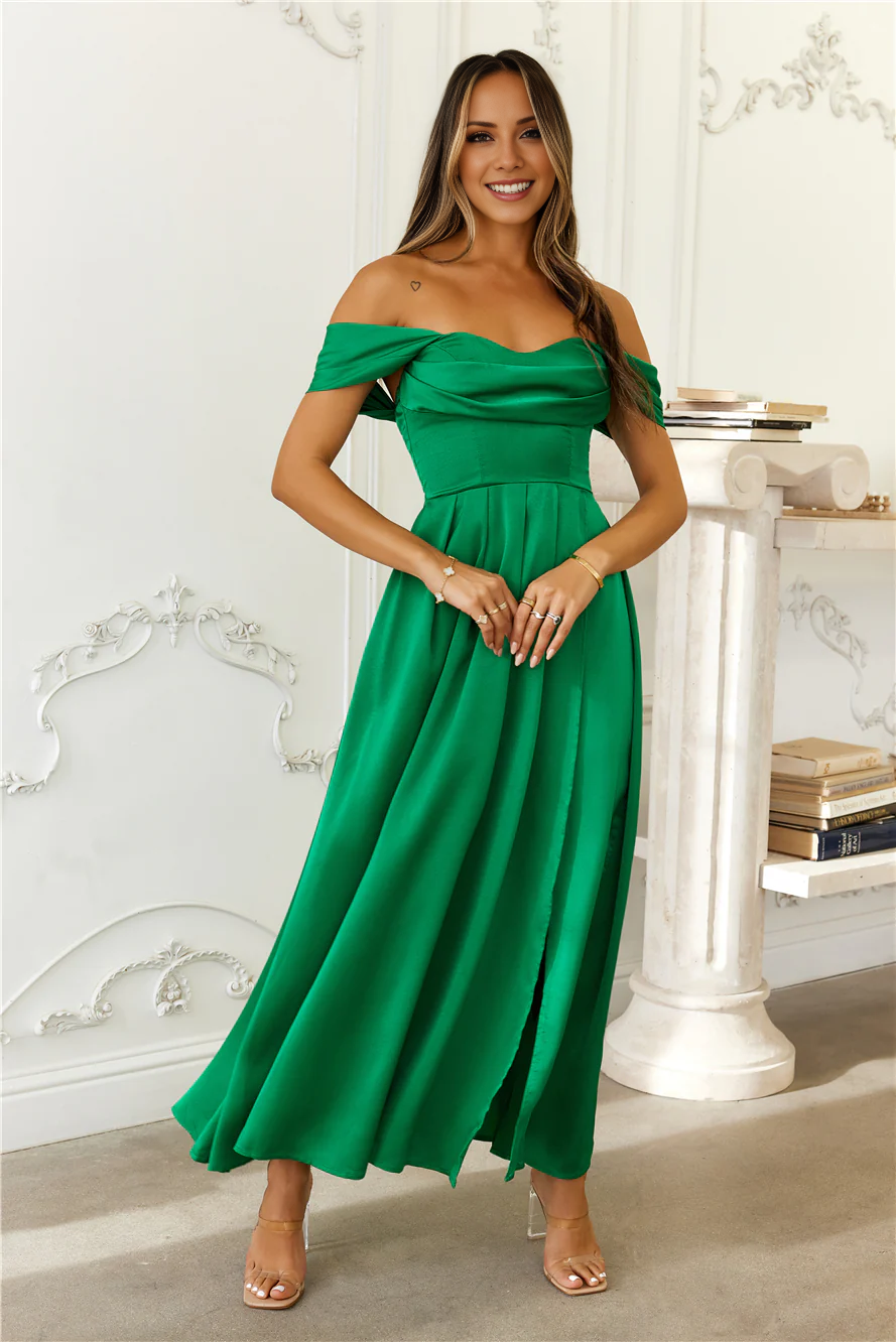 Vestido de fiesta largo de satén con tirantes en la espalda y hombros descubiertos de Jimiss