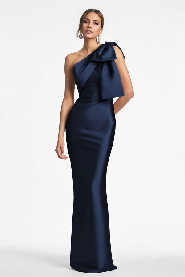 Vestido de fiesta Jimiss con escote asimétrico, hombros descubiertos, sin mangas, detalle de lazo, espalda descubierta y largo hasta el suelo
