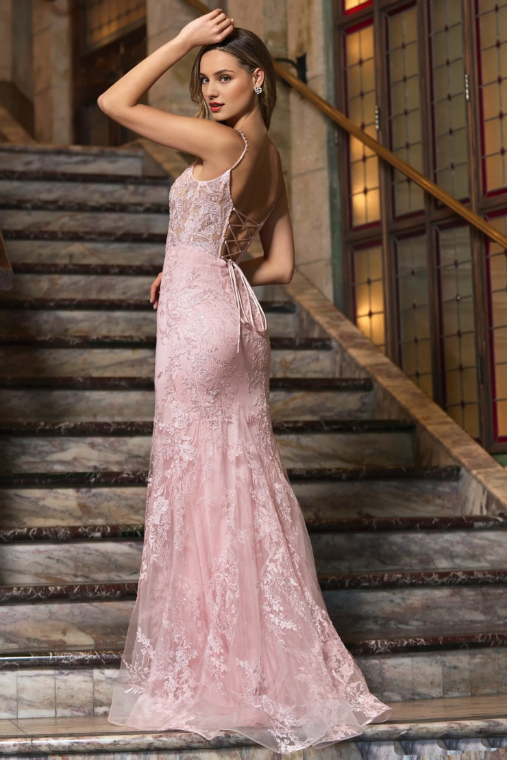 Thin shoulder strap lace decal thin gauze back strap exposed back and floor length evening dress