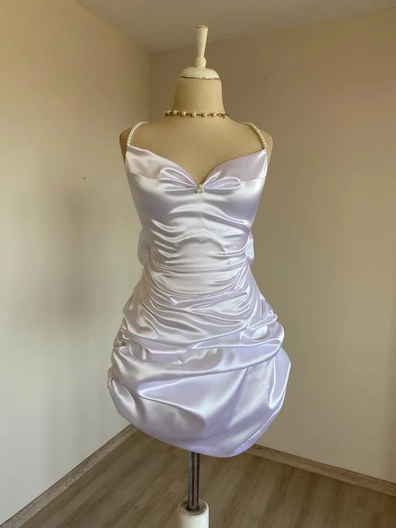 Vestido de fiesta corto de satén con espalda descubierta, plisado y tirantes en la espalda de Jimiss