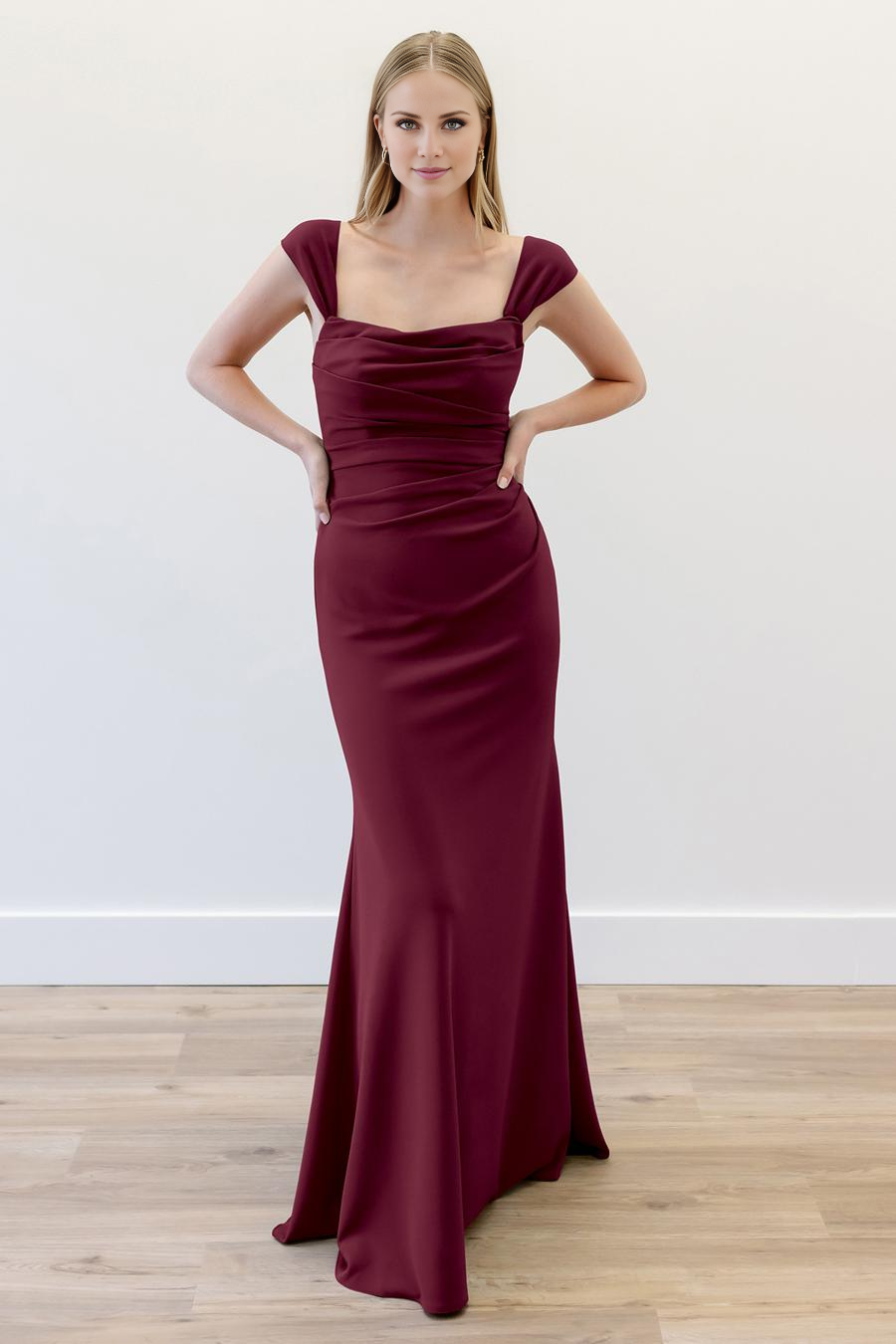 Vestido de noche Jimiss con escote cuadrado, sin mangas, detalles plisados y largo hasta el suelo