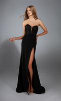 Vestido de noche largo formal de encaje sin tirantes, ajustado, en forma de trompeta, con abertura y corsé ajustado.