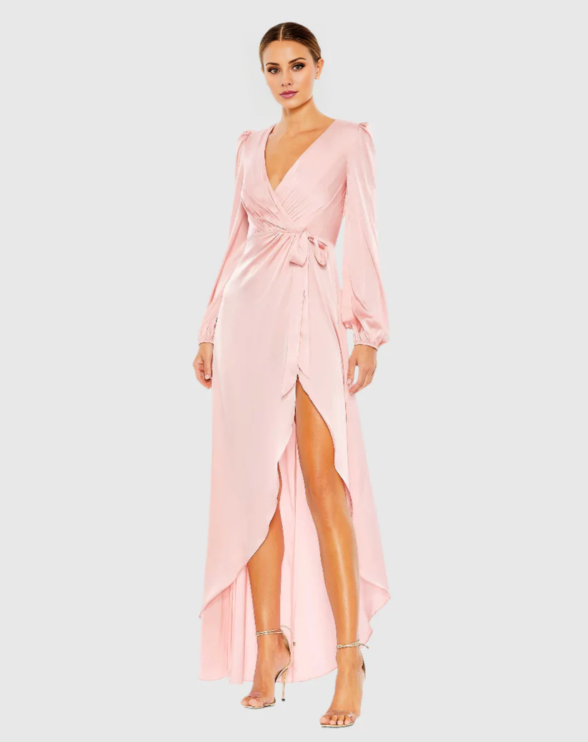 Vestido de noche largo hasta el suelo con falda asimétrica y mangas largas con escote en V