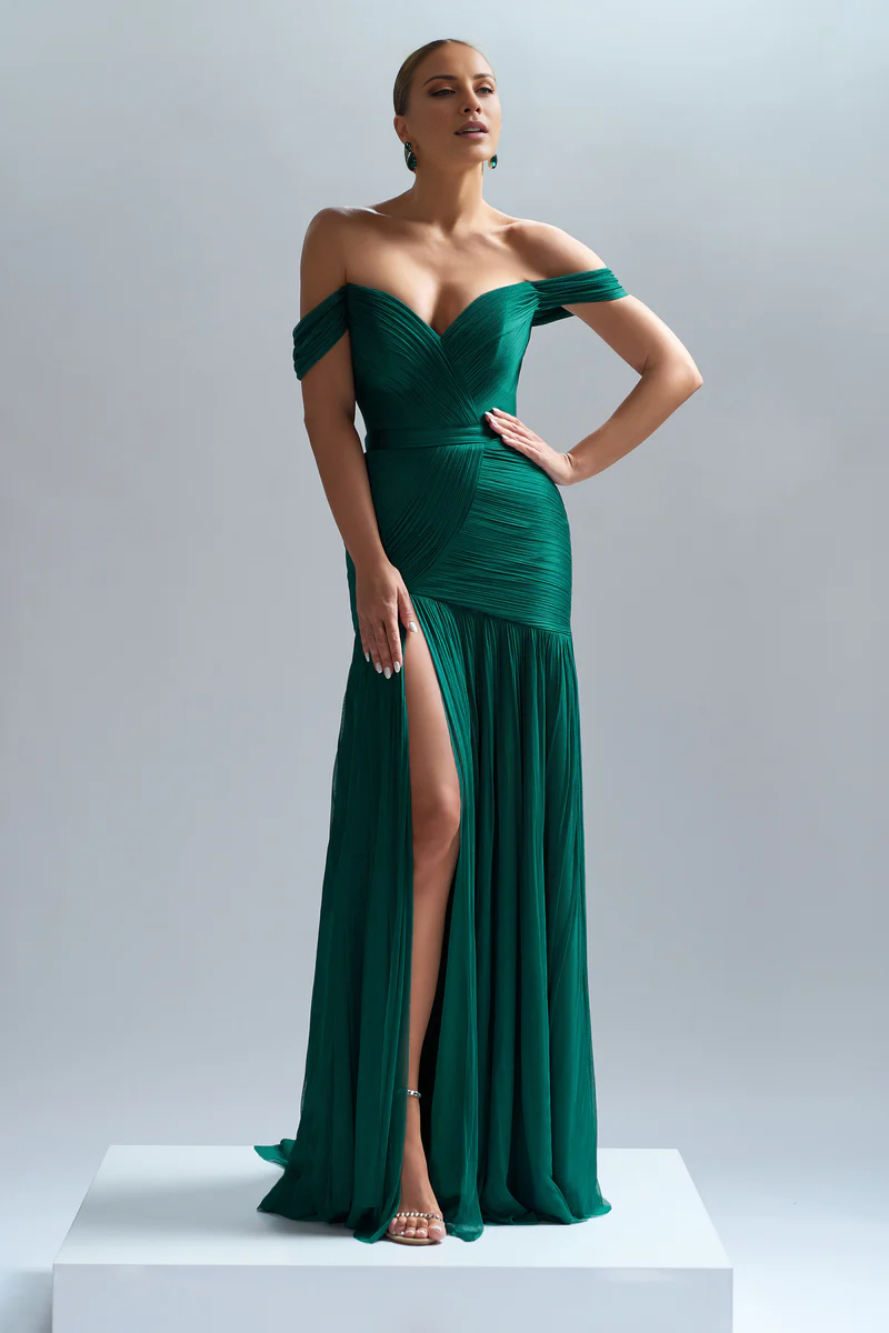 Corsé ajustado de satén con forro de satén y vestido de noche largo hasta el suelo