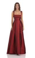 Vestido de fiesta con escote cuadrado, hombros descubiertos, sin mangas, espalda descubierta, tirantes y largo hasta el suelo