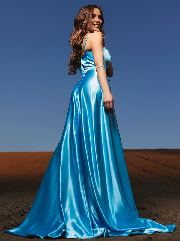 Vestidos de corte A/princesa de satén tipo seda con volantes, tirantes finos, sin mangas y con cola larga