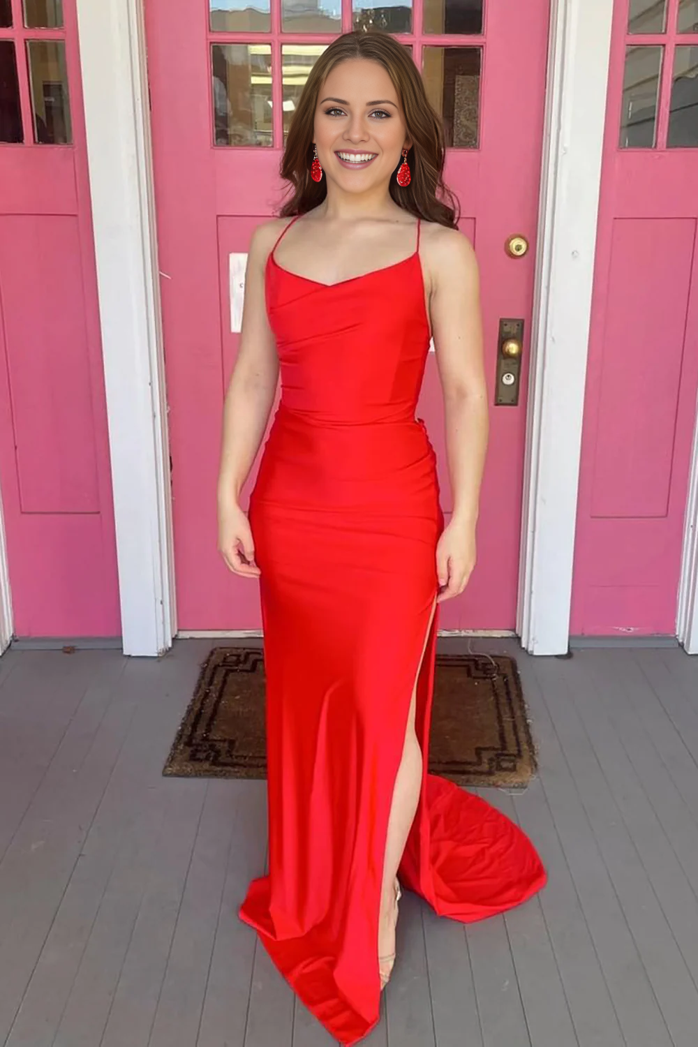 Vestido de fiesta Jimiss de corte sirena con abertura y tirantes finos en la espalda