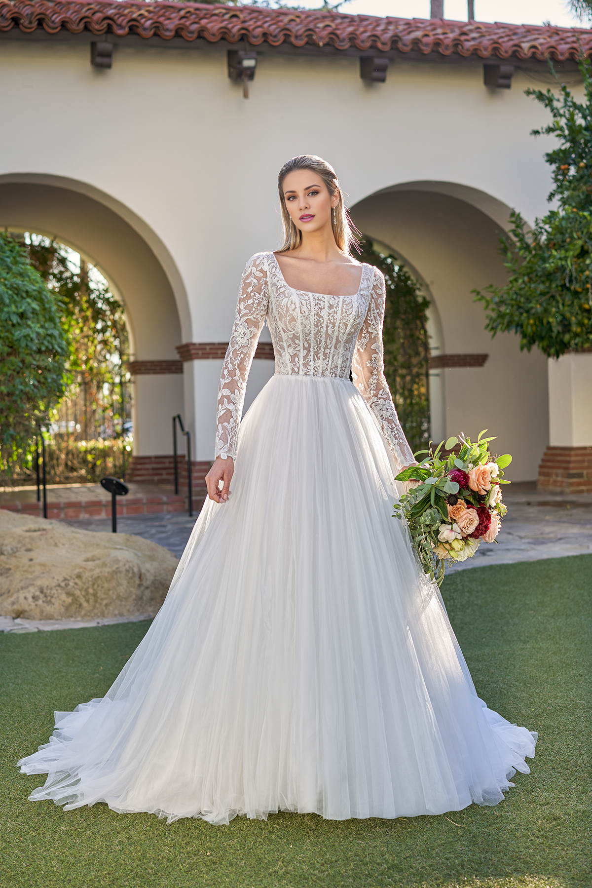Abito da sposa a trapezio con scollo quadrato, in chiffon ricamato e pizzo, lungo fino al pavimento