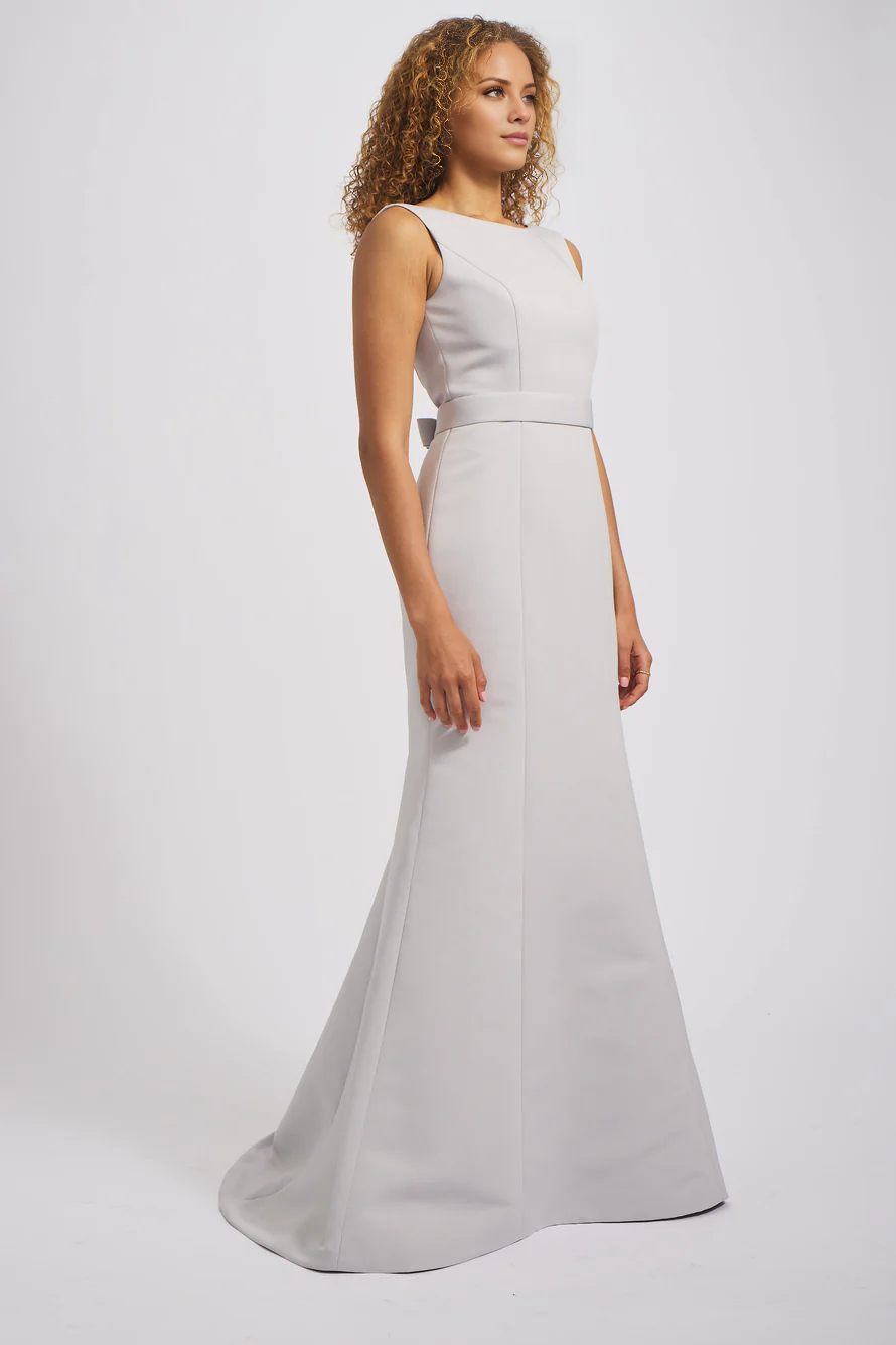 Vestido de fiesta Jimiss con escote barco, hombros descubiertos, sin mangas, detalle de lazo, espalda descubierta y largo hasta el suelo