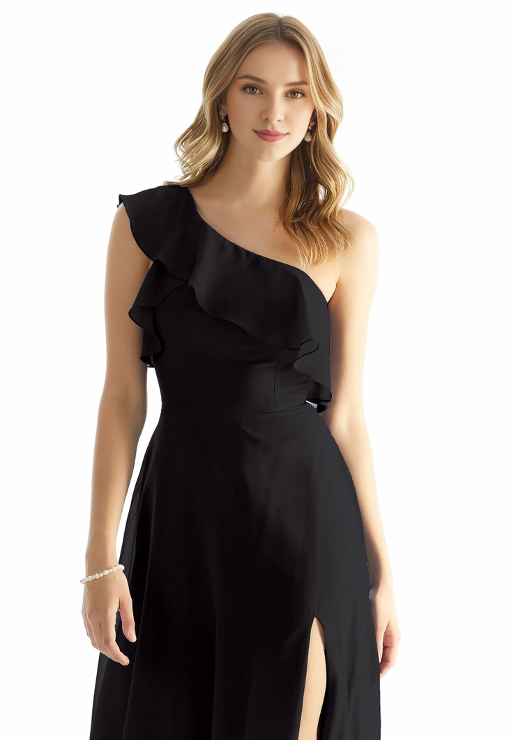 Vestido largo hasta el suelo con falda de gasa con volantes en el bajo, cuello en A y un solo hombro.