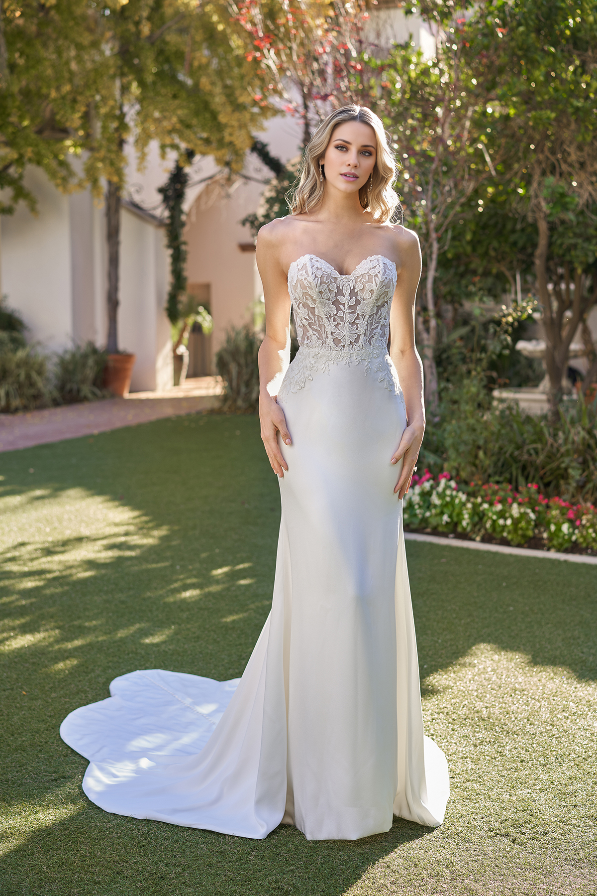 Ivory Sweetheart Mermaid Floor-Length Evening Dress with Lace Bodice