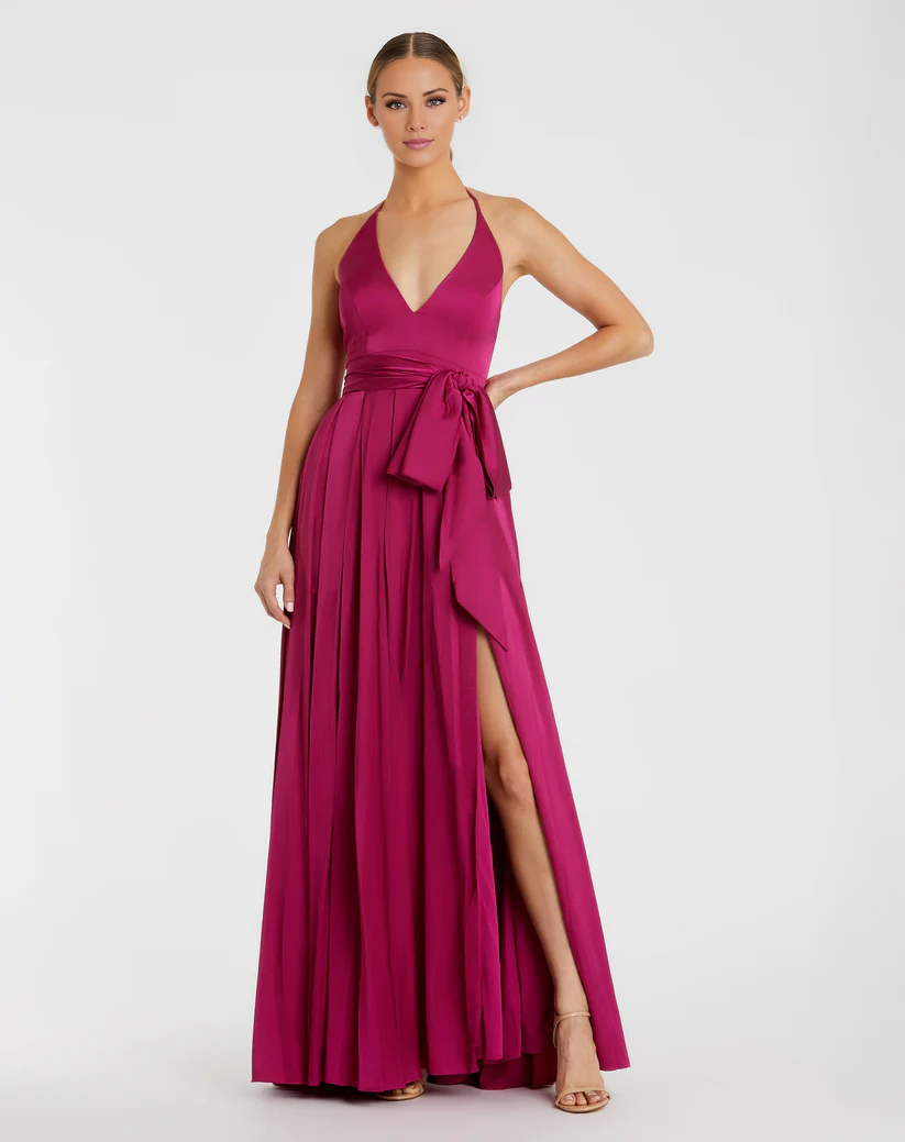Vestido de noche largo hasta el suelo de satén, sin mangas, con escote halter y escote en V y abertura lateral