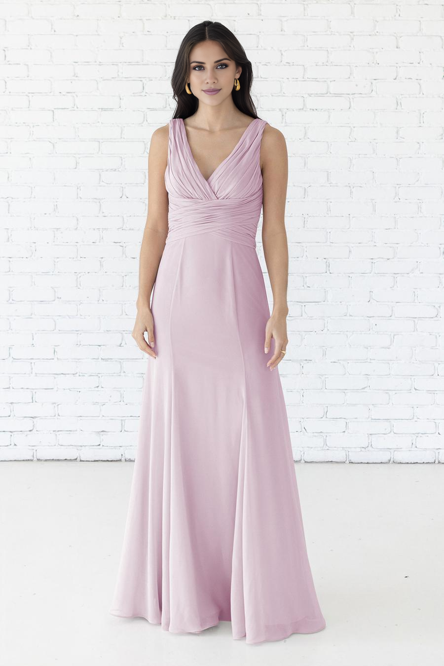 Vestido de noche Jimiss con cuello en V, detalle plisado, sin mangas, espalda descubierta y largo hasta el suelo