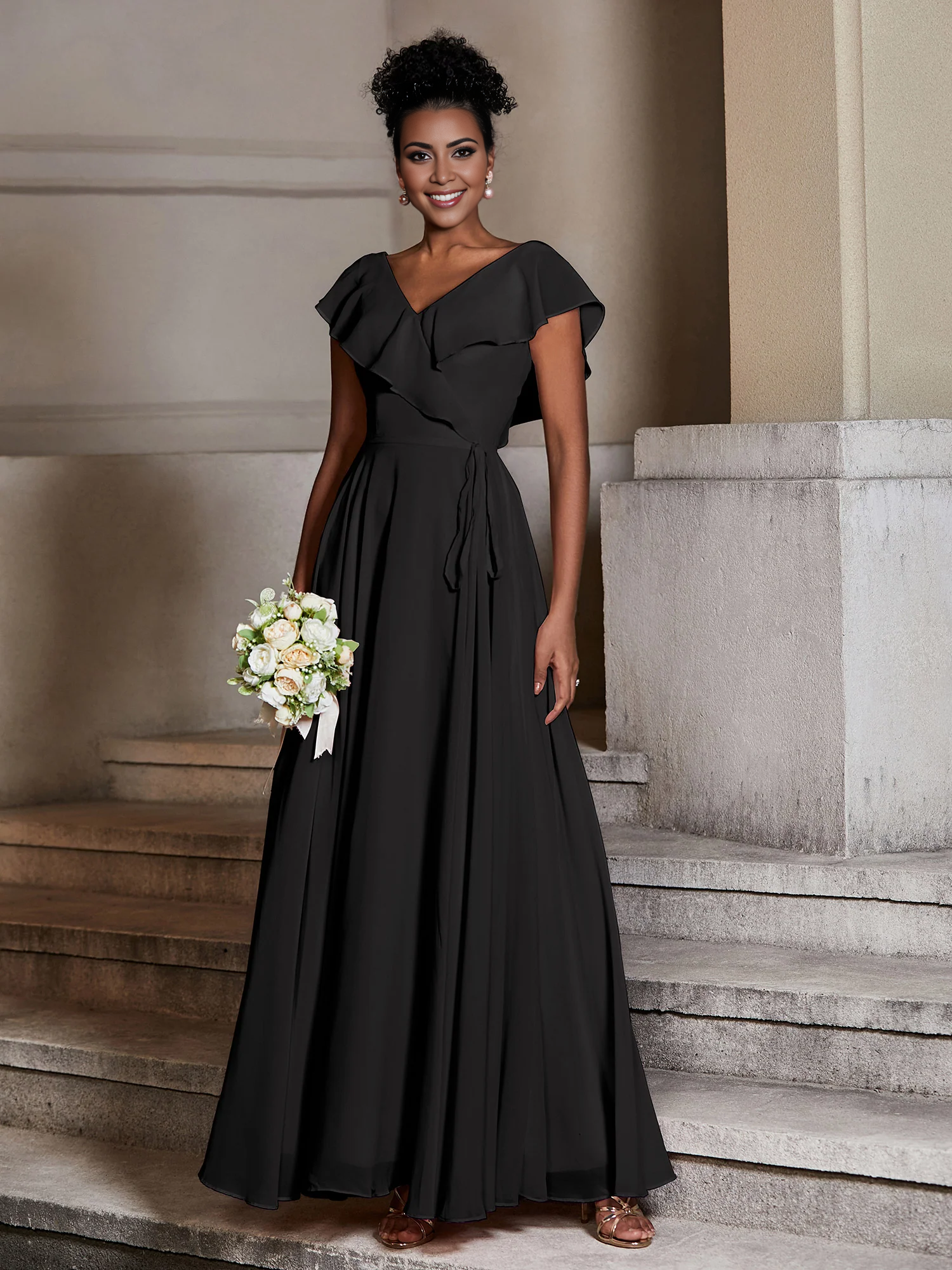 Vestido de gasa con capucha y cuello en V