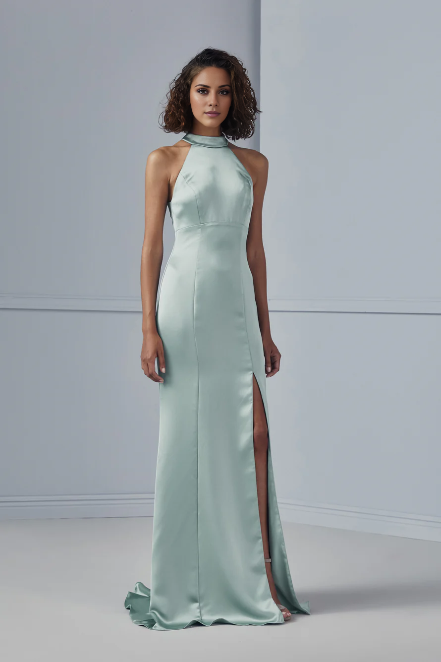 Vestido de fiesta largo hasta el suelo, sin mangas, con cuello alto y hombros descubiertos, abertura lateral