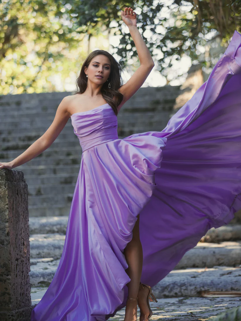 Vestido de noche largo hasta el suelo con falda plisada, sin tirantes y sin mangas