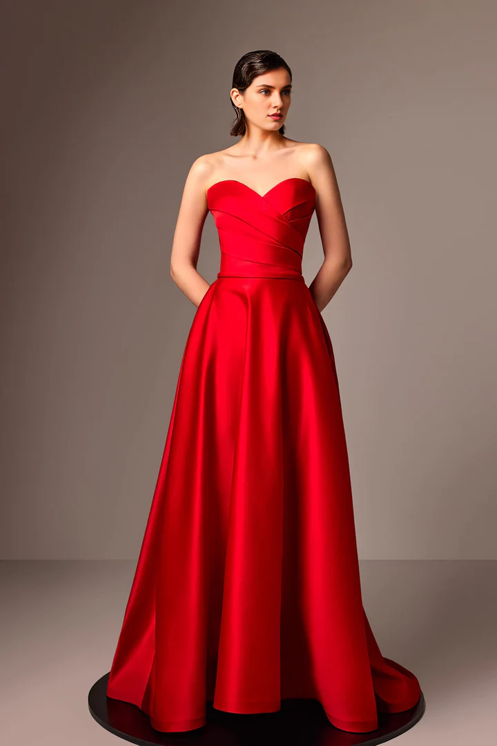 Vestidos de noche largos hasta el suelo de satén con cuello de corazón y sin tirantes