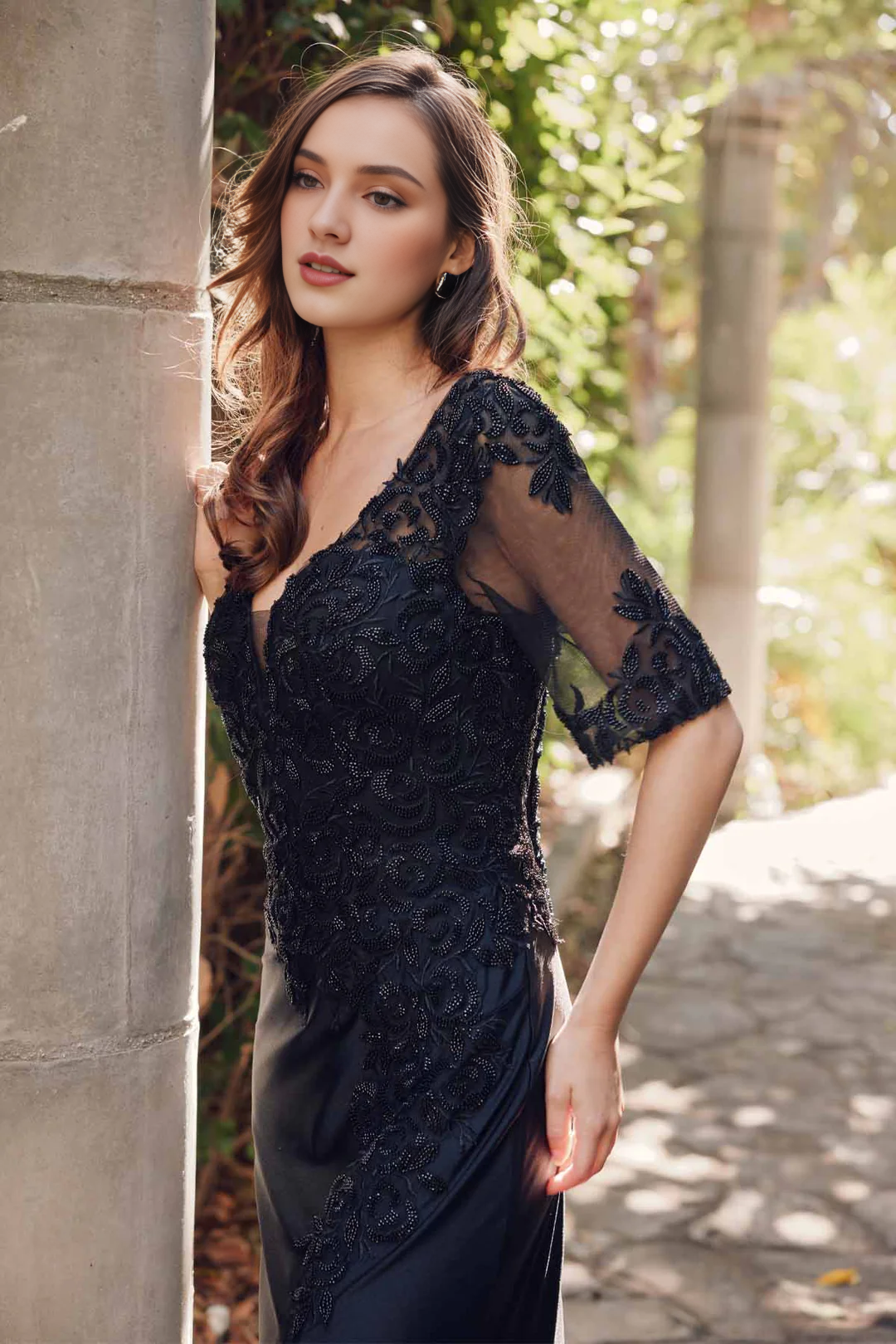 Abito a maniche corte con gonna a trapezio e perline ricamate