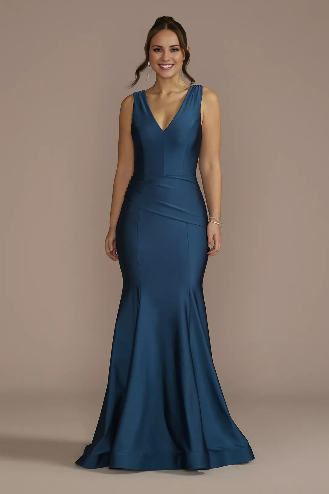 Vestido de fiesta de sirena con escote pronunciado y satén drapeado de Jimiss