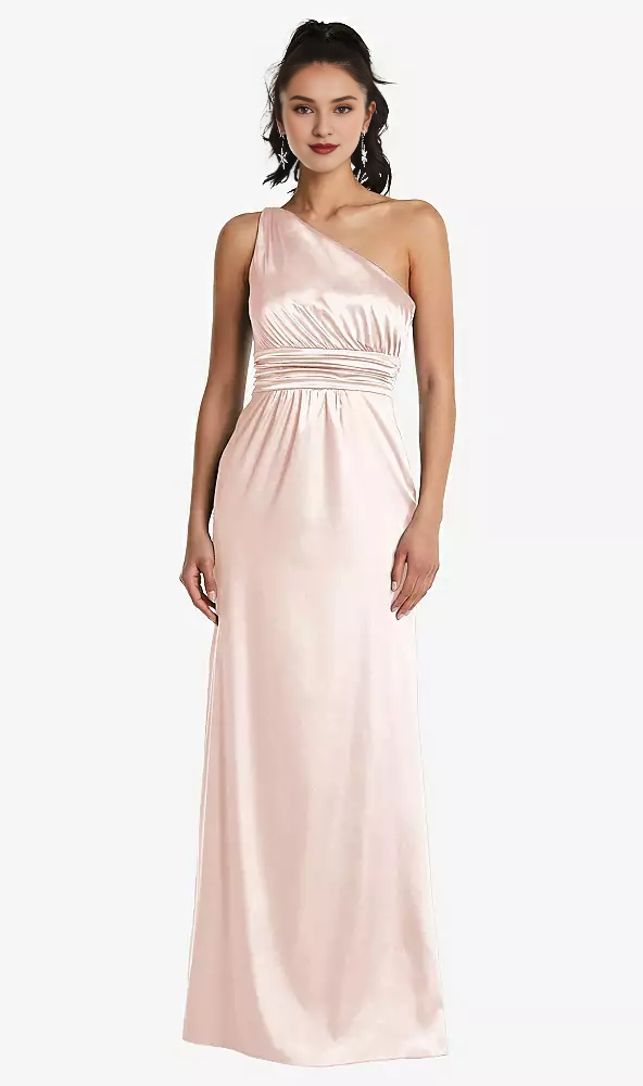 Abito da ballo lungo fino al pavimento, con una spalla pendente in raso