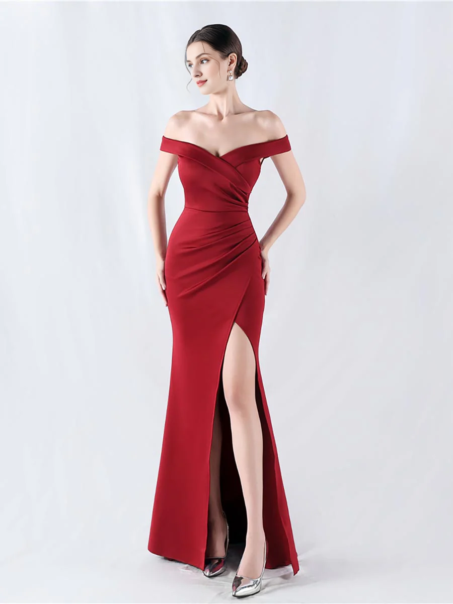 Vestidos de noche largos hasta el suelo con aberturas plisadas y hombros descubiertos